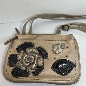 Relic Elegant Tan and Black Floral Women's Bag. Metallic. Adjustable strap. Used